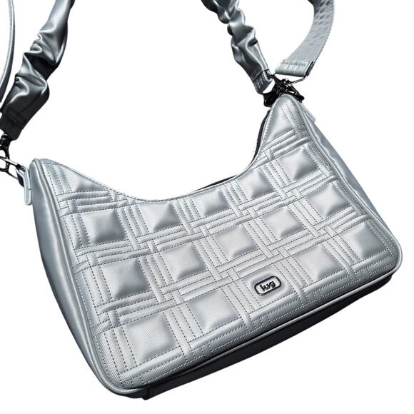 Lug Groove Silver Lux shine metallic crossbody bag vegan leather quilted puffy - Picture 3 of 8
